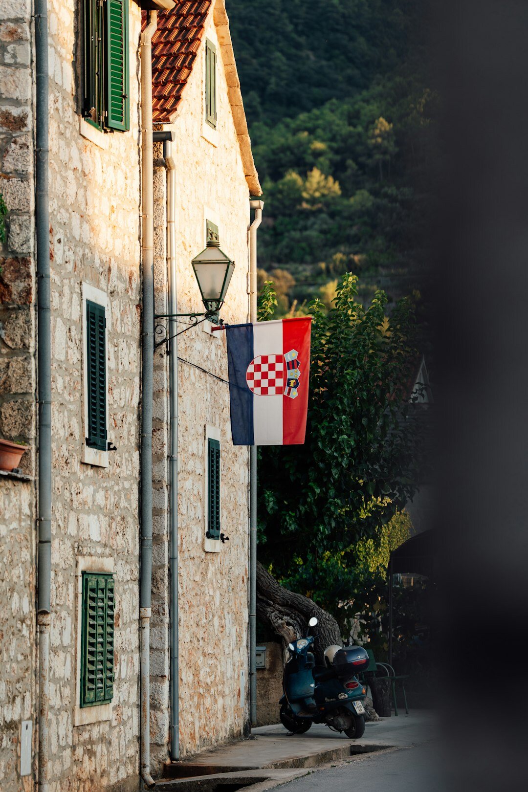croatian elderly pensioners talking